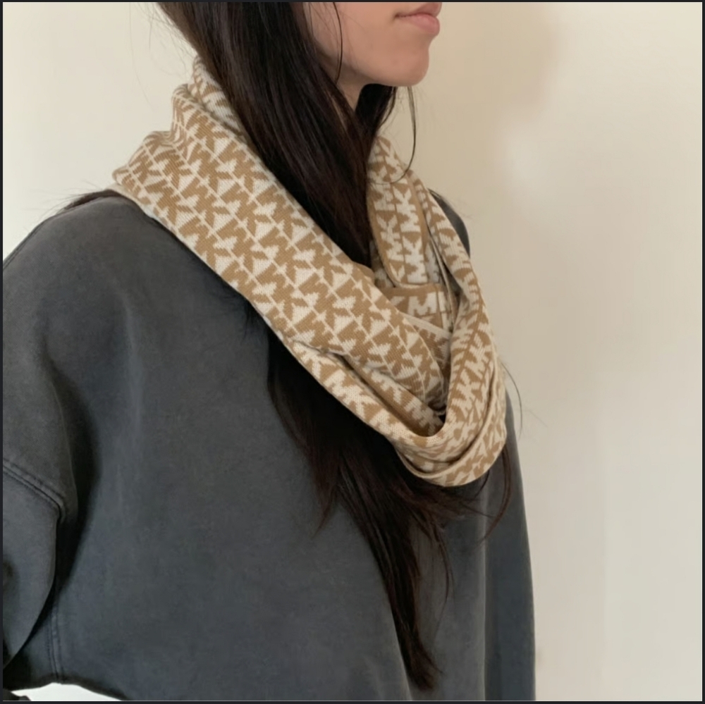 Michael Kors Tan/White Scarf NWT Infinity Logo Scarf